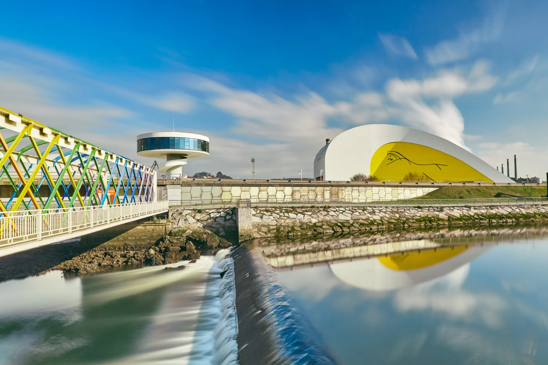 Centro Niemeyer · Entorno de Cudillero, Asturias